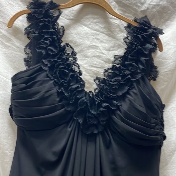 Maggy London sz 10 little black dress beautiful lace frnt & shoulders padded bra - Picture 2 of 4